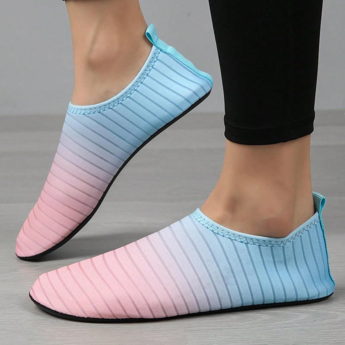 Chaussures d'eau pour hommes pour le kayak, le surf et la natation, maille respirante et séchage rapide, chaussures pieds nus avec semelle fine et